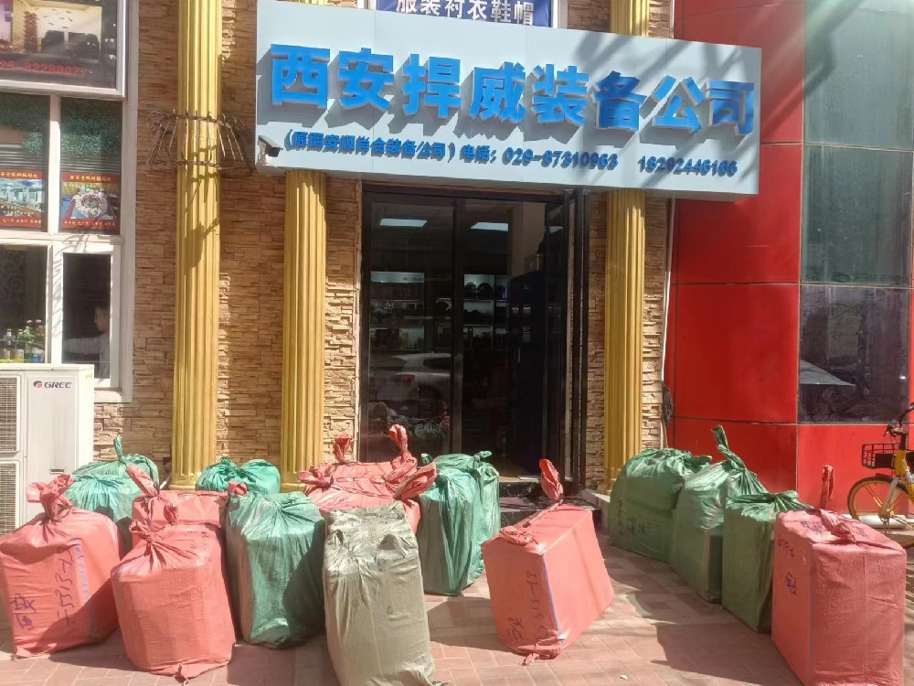 某单位500人服装已装箱，发往客户手上